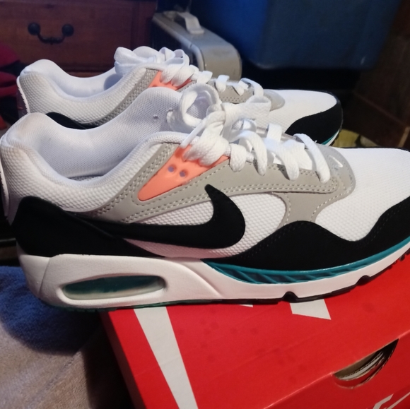 Nike Shoes - Nike air max correlate